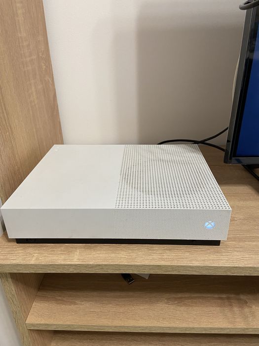 Vand/schimb xbox one s 1tb