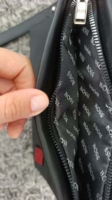 Hugo Boss нова чанта за ръка/под рамо клъч