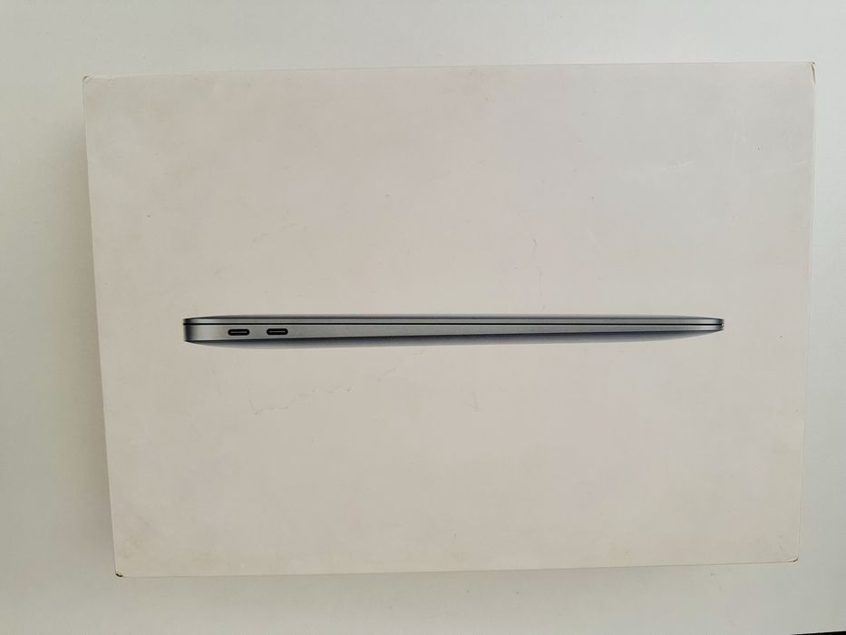 Продам MacBook Air i3