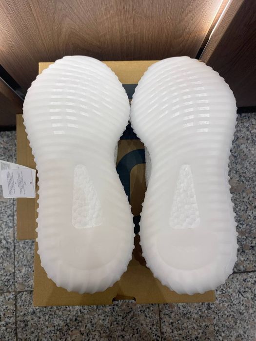 Yeezy Boost 350v2 Triple White