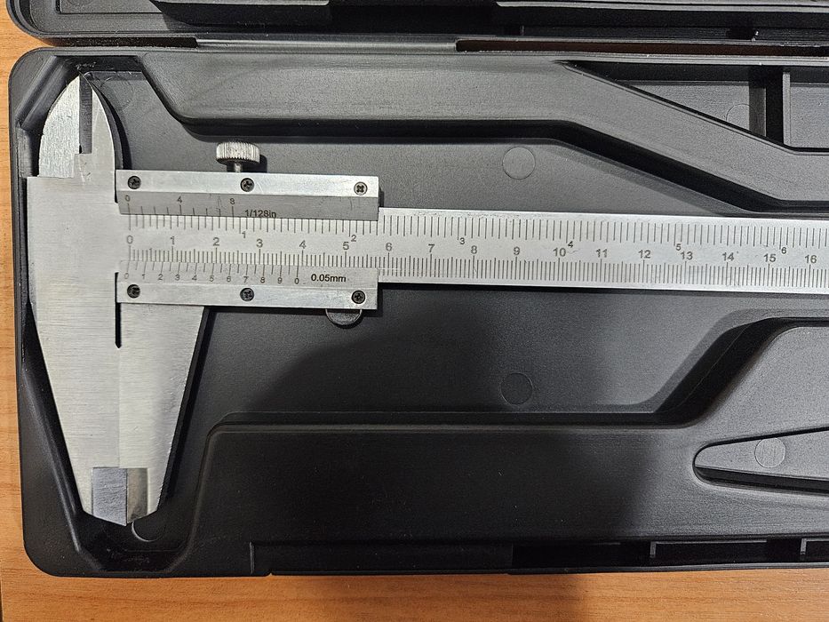 Штангенциркуль электронный и механический