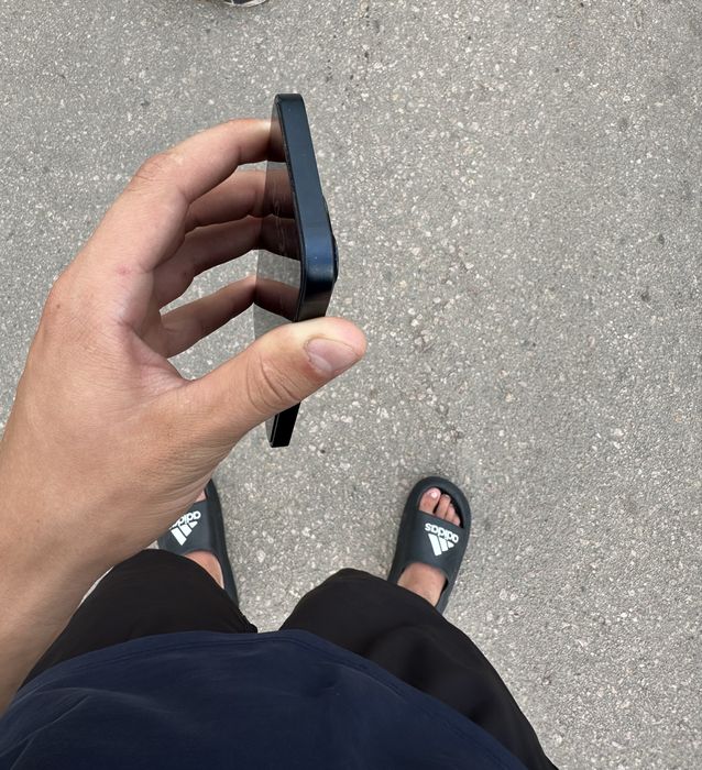 Продам iPhone 13
