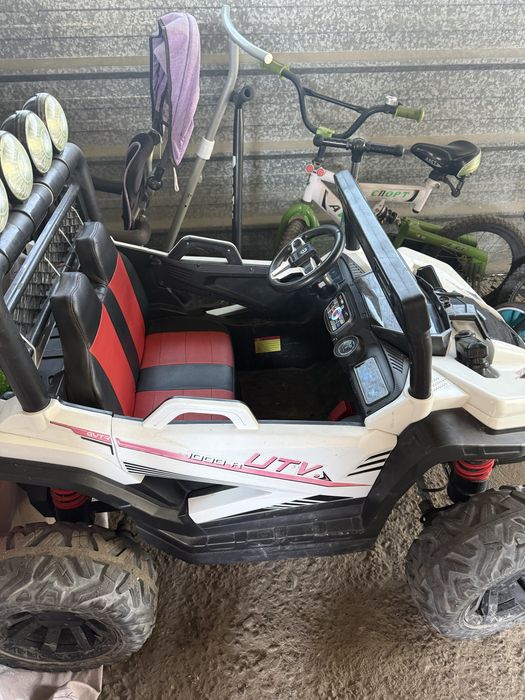 Продам машинку детскую……….