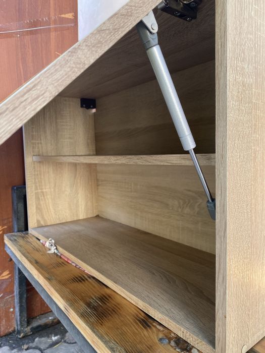 Навесной шкафчик