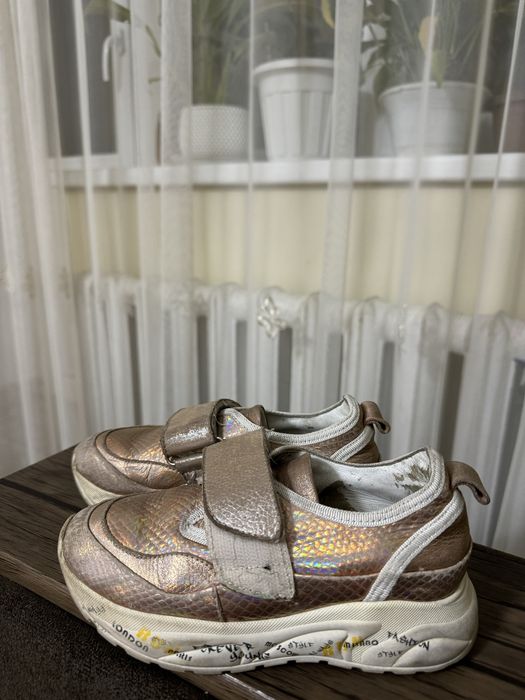 Кроссовки для девочки