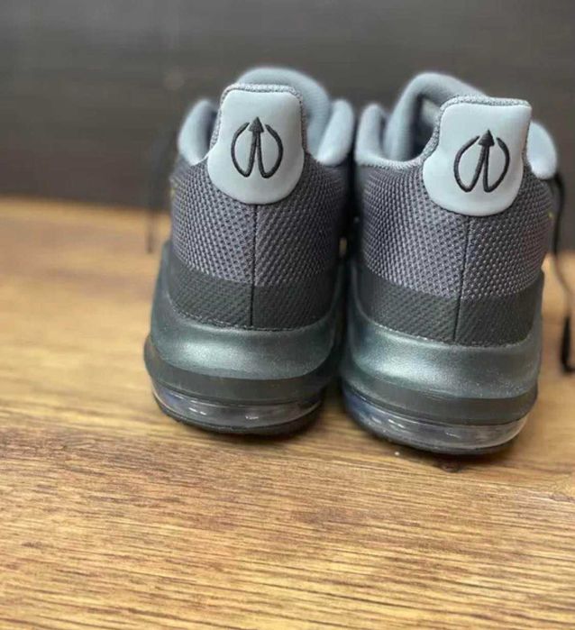 Маратонки Nike!!