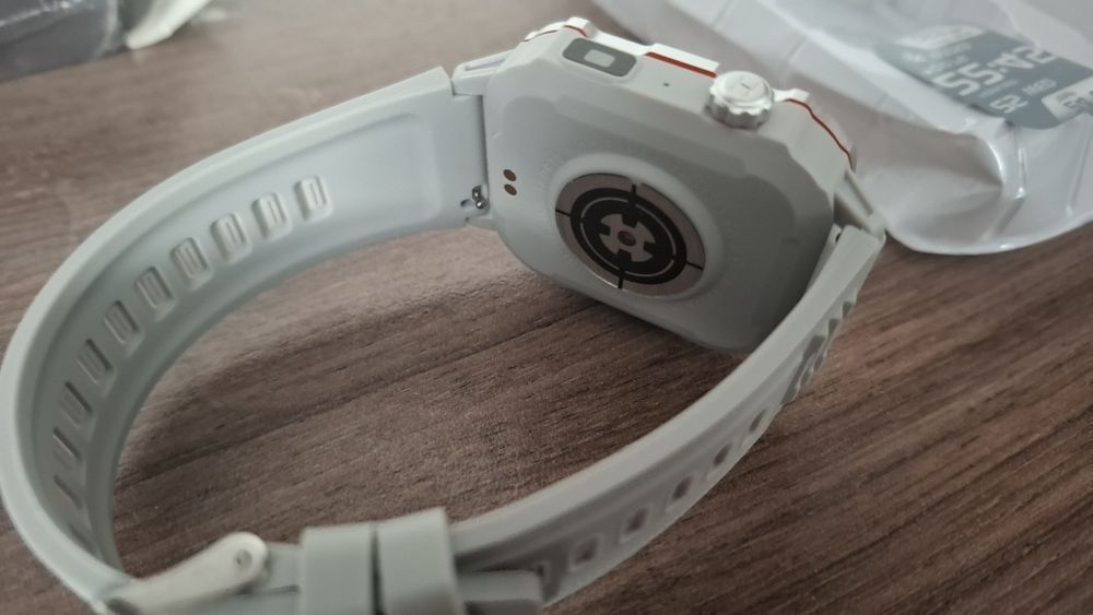 Смарт часовник Laxasfit Q11 сив цвят.