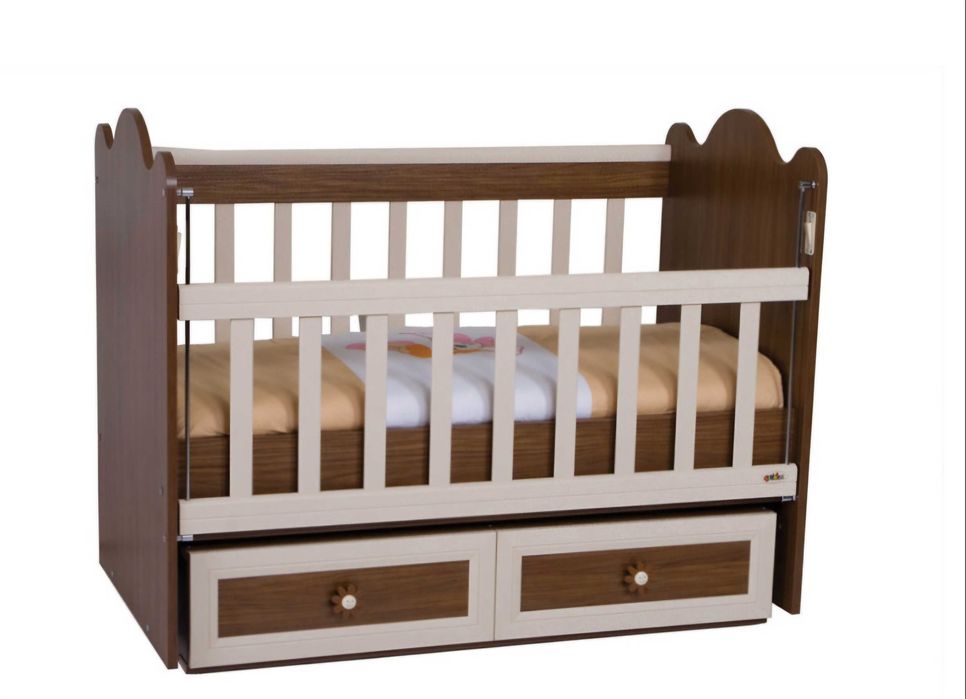 Детска дървена кошара с матрак, обиколници и повивалник