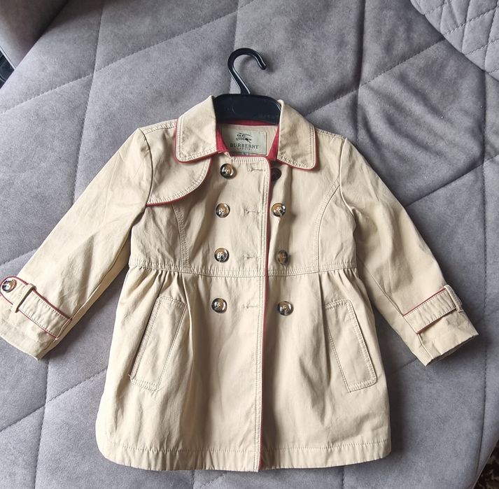 Продам плащи и кроссовки