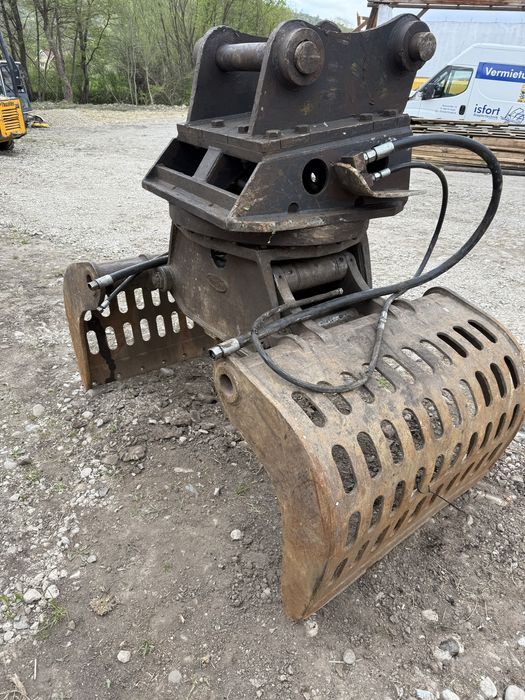Graifer rotativ pentru demolarii