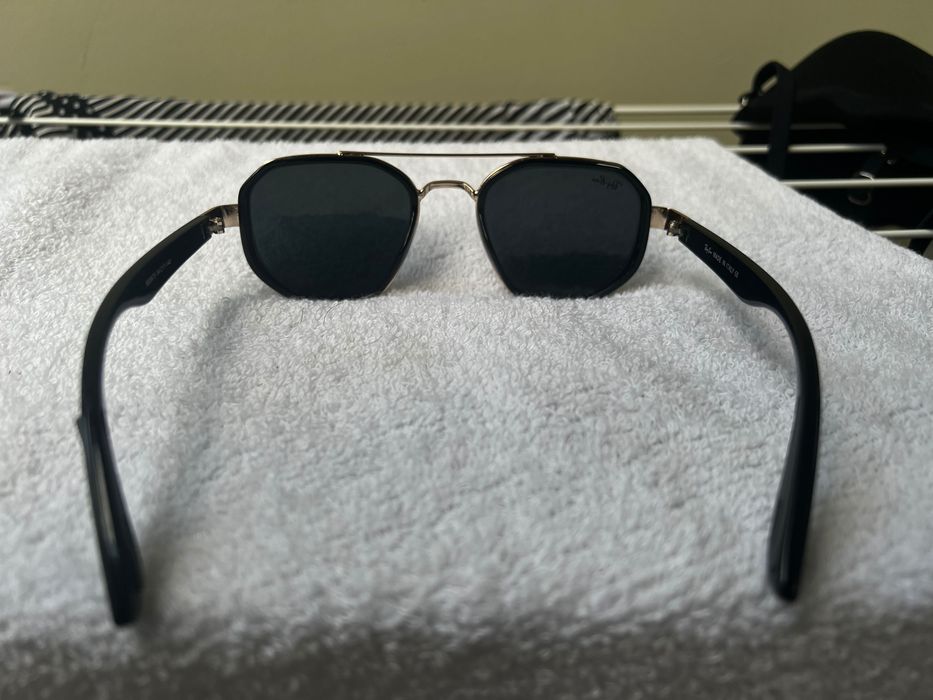 Продават се очила на феррари