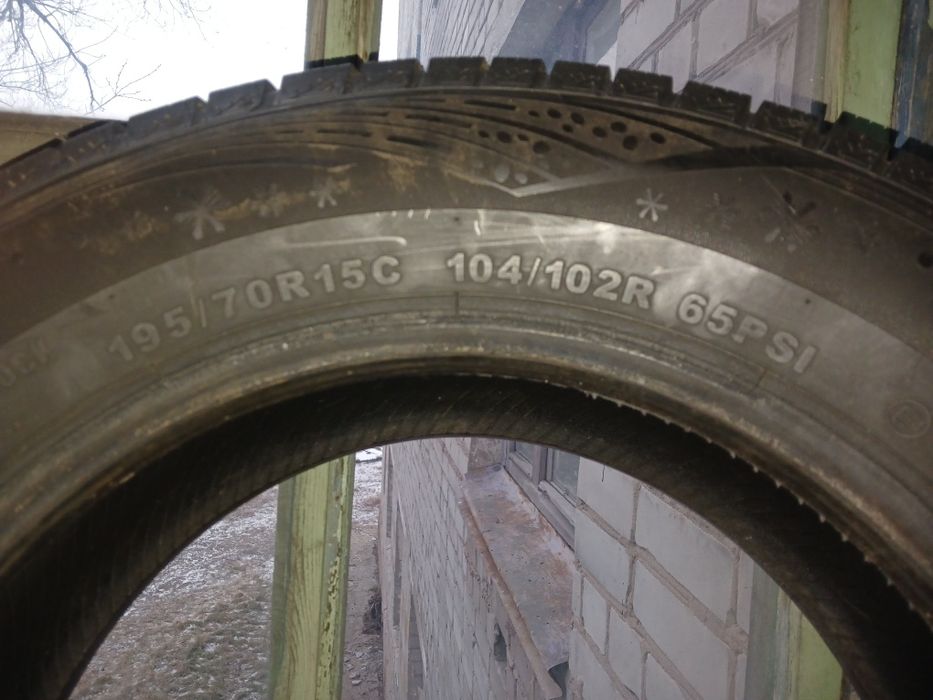 Продам две шины по 20.000