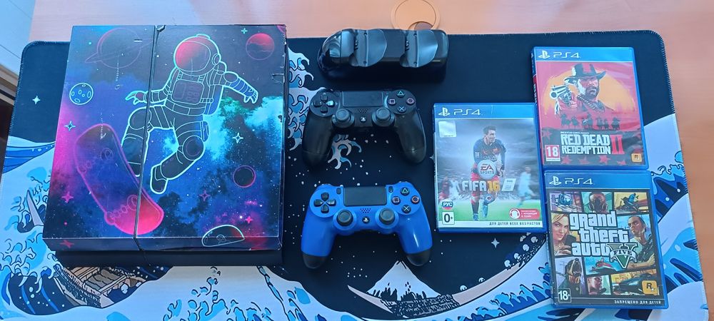 Продам PS4 в отличном состоянии!
