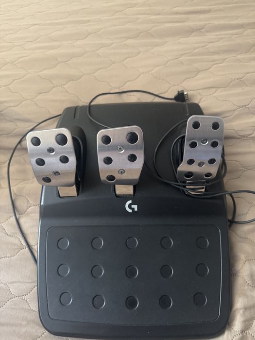 De vanzare volan loghitech G923 + schimbator de viteza Loghitech