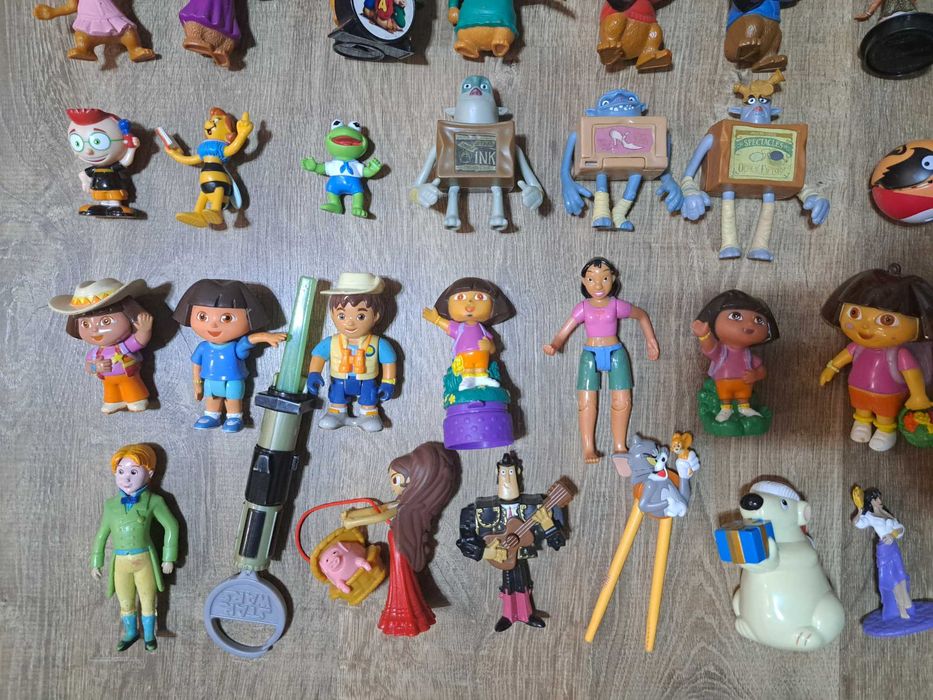 Lot 110 figurine (majoritatea Happy Meal Mc Donalds, anii 2000)