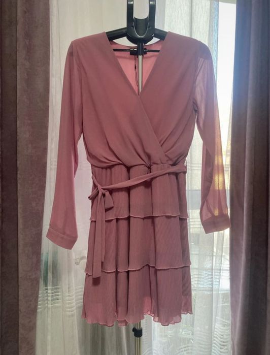 Vand rochie  culoare draguta