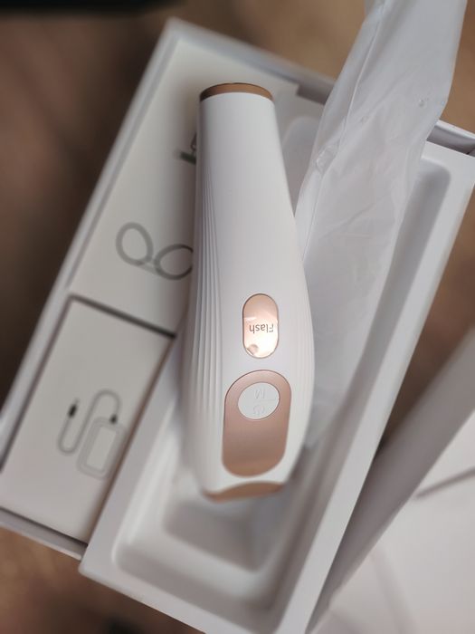 Epilator laser IPL, cu 999.900 de impulsuri luminoase, 3 moduri functionale HR/SC/RA, 9 intensitati, rapid, regenerare piele si indepartare acnee, alb