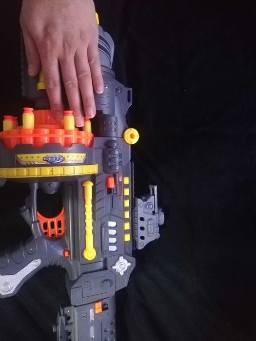 Игрушечный бластер