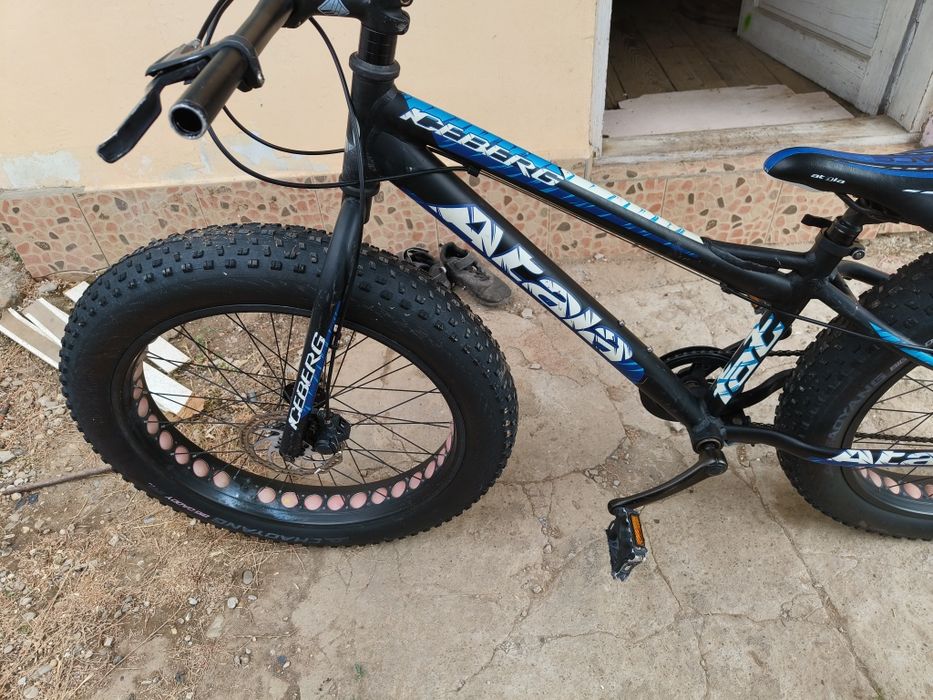 Bicicletă adusă din Italia cu roți groase