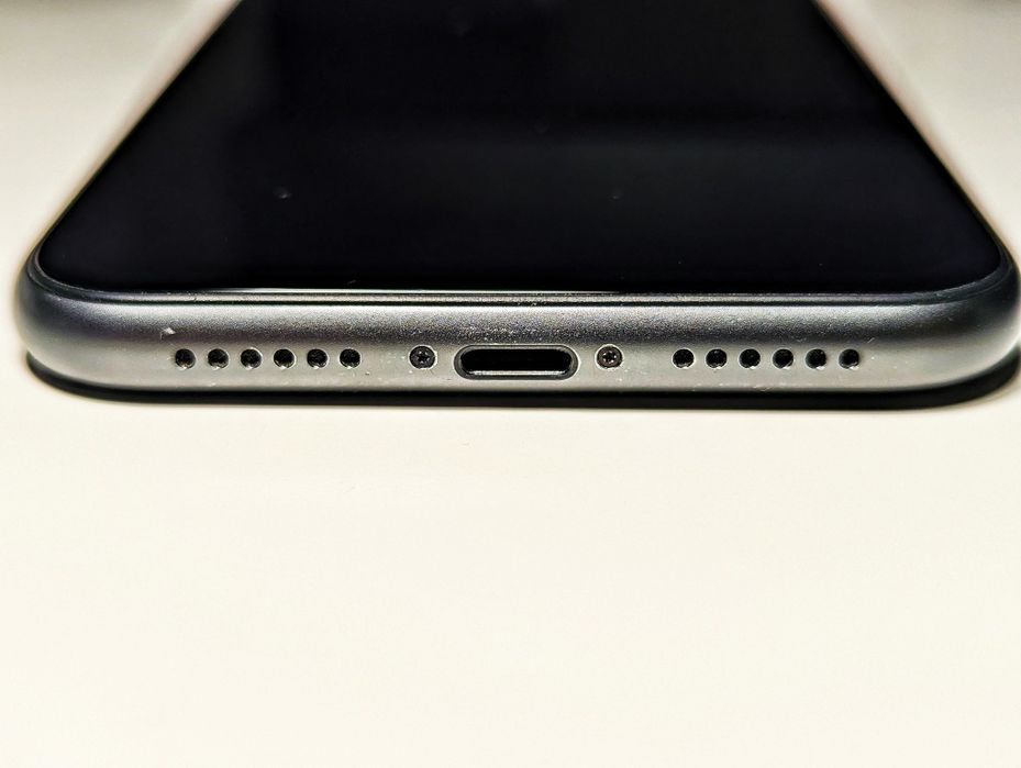 iPhone 11 space grey 128 Gb newerlocked 9/10