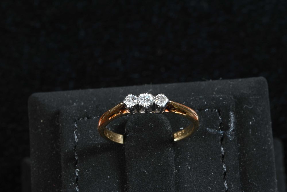 Пръстен Злато 750 и Платина с 3 Диаманта 0.17 карата Размер 53 1/2