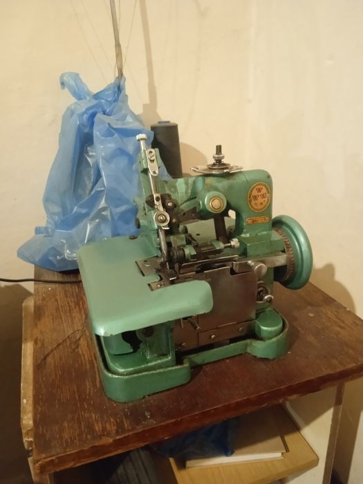 Швейная машинка и оверлоки