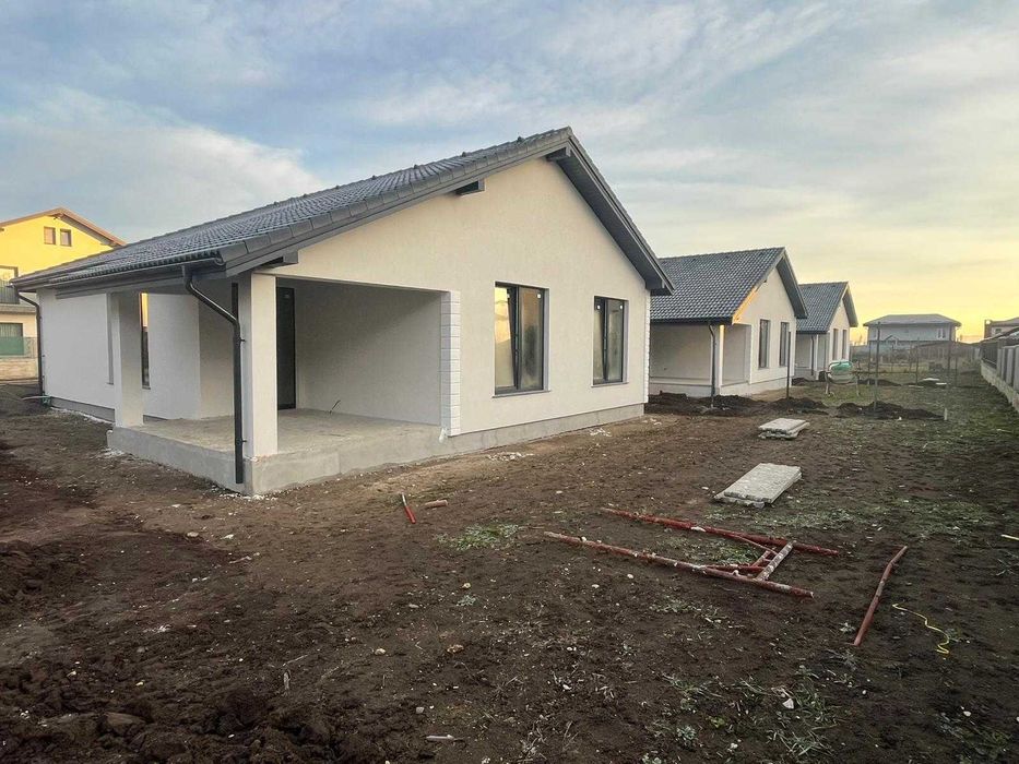 Case dispuse pe parter! Segment premium! Finisaje incluse in pret!