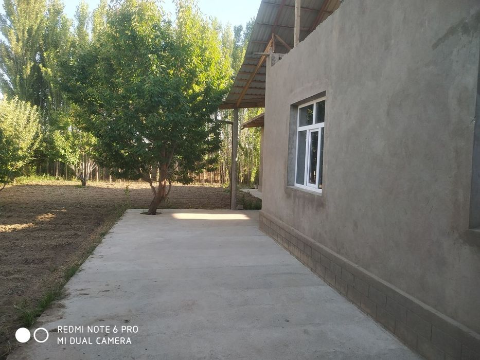 Yangi uchastka 6 sotix kadastirlari bor zox doryo yonida 30 metr,,