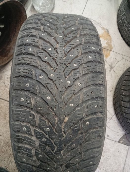 Продам одну покрышку 225 50 r17.