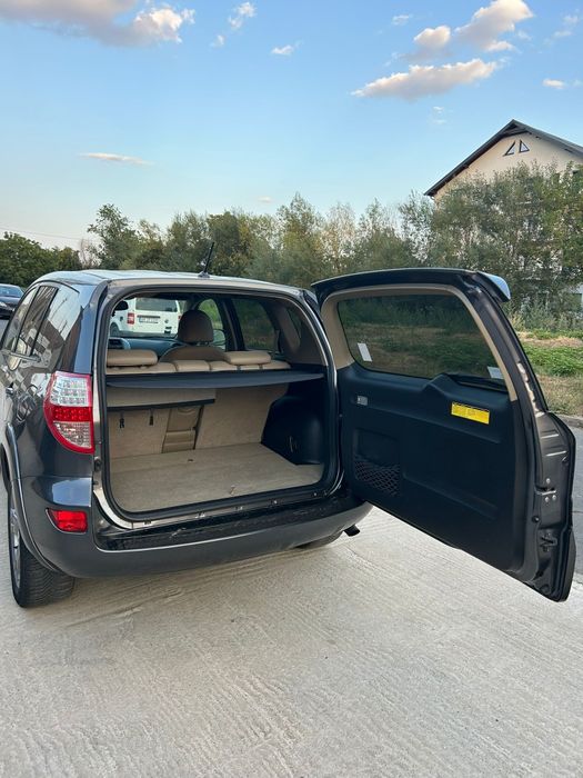 Toyota RAV4 - An 2012 - 2.2 Diesel 150Cp 4x4 Automată