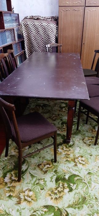 Продается стол со стульями