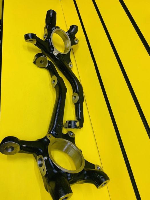 Цапфа(Поворотник кулак)Toyota,Lexus