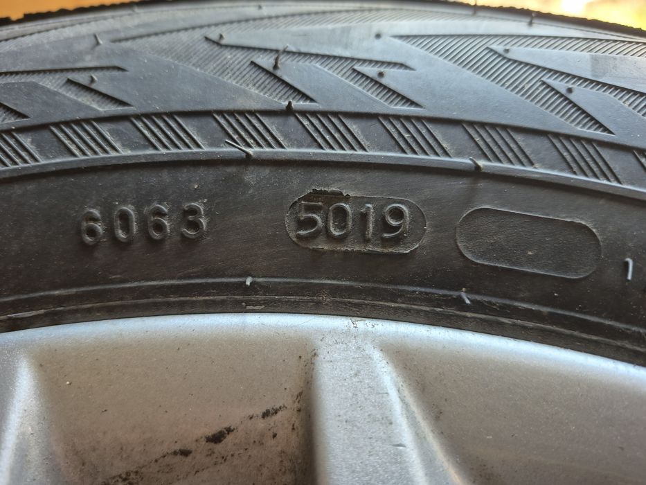 Jante aliaj 17 " BMW cu anvelope iarna 225/60/17