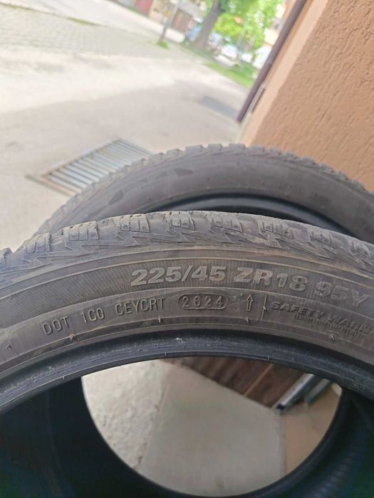 Продавам 2 броя всесезонни гуми KUMHO Solus 4S HA32  225/45/18