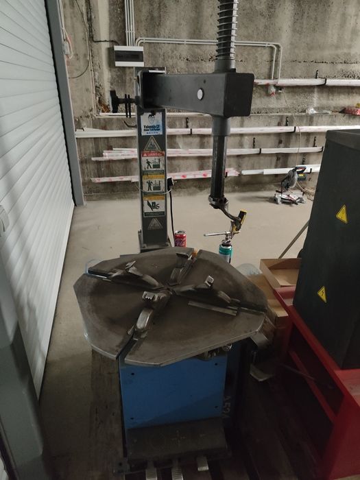 Машина за монтаж на гуми