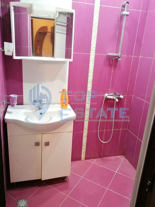 Тристаен, южен, обзаведен апартамент в центъра на град Велико Търново