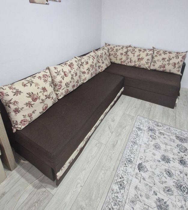 Colțar extensibil reversibil cu 2 lăzi de depozitare