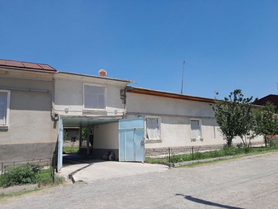 Nazarbek Turkiston Saxovatdan 8 sotix 9 xonali uchastka sotiladi