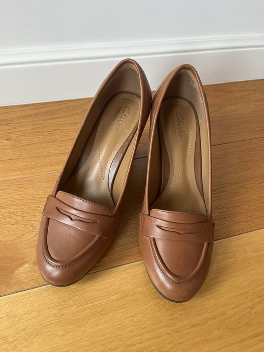 Чисто нови кожени обувки Clarks- 37 номер