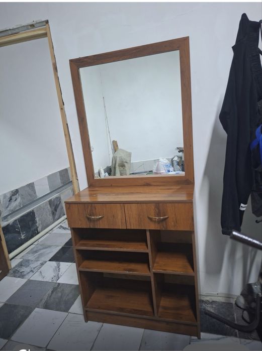 Полка для прихожей с зеркалом