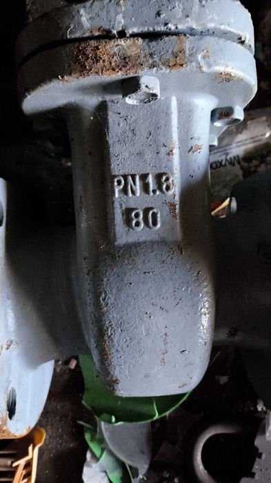 Продам задвижки чугунные