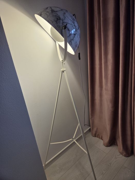 Lampadar de vanzare