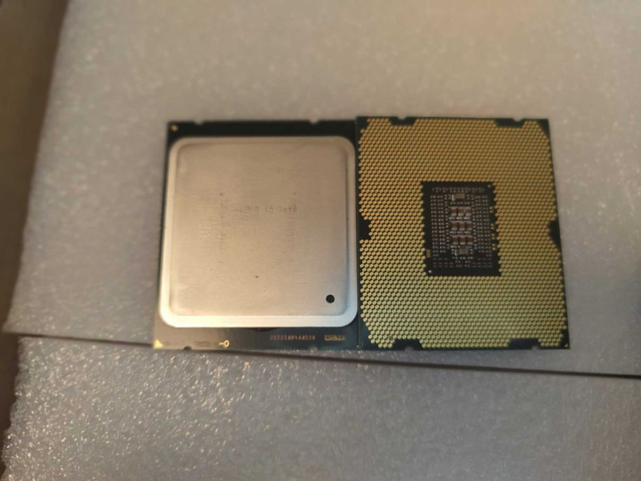 (x49) Procesoare Intel Xeon Server CPU Lot/Bucati (FCLGA1150-1155-1366-2011, LGA1366-1567-771, PLGA771)