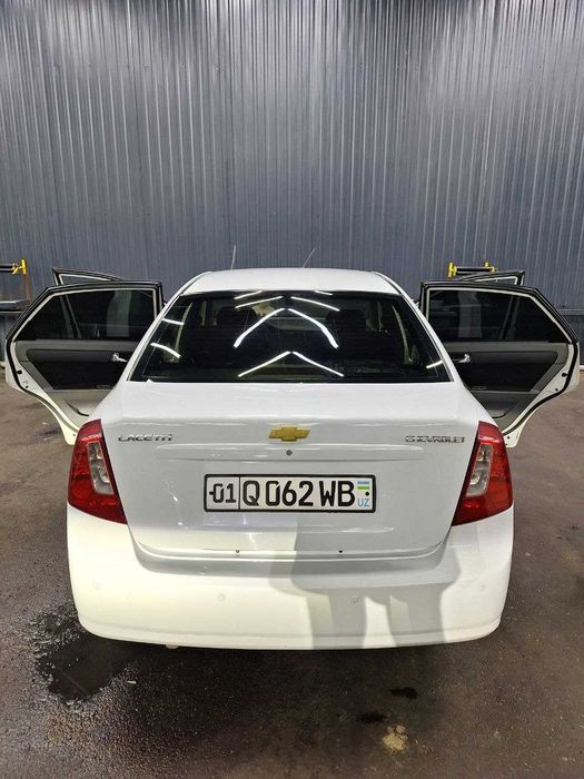 Срочно продается автомобиль Lacetti