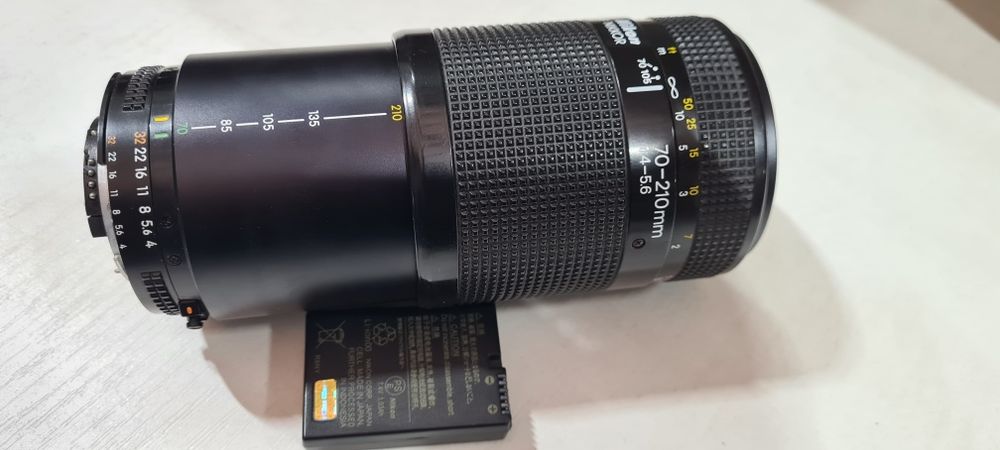 Aparat foto DSLR Nikon D3200 plus 2x obiective 70-210 si 18-55