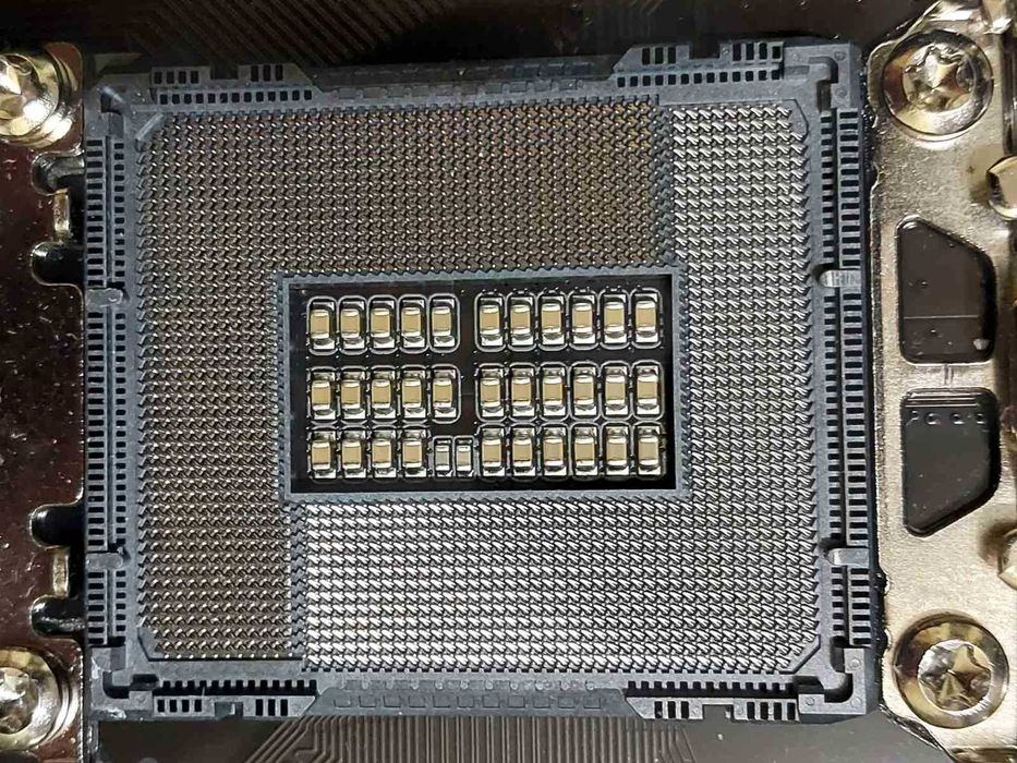 Intel Core i5 12600K + Gigabyte B760 Gaming X AX Wi-Fi DDR5