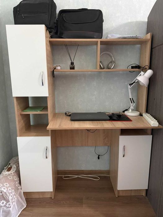Компьютерный стол с креслом