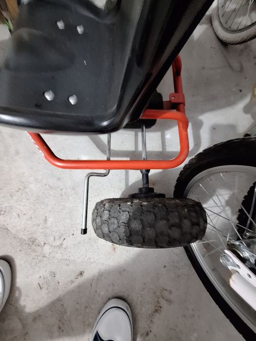 Kart pedale cadru metalic,scaun reglabil 2 poziții (6-12ani