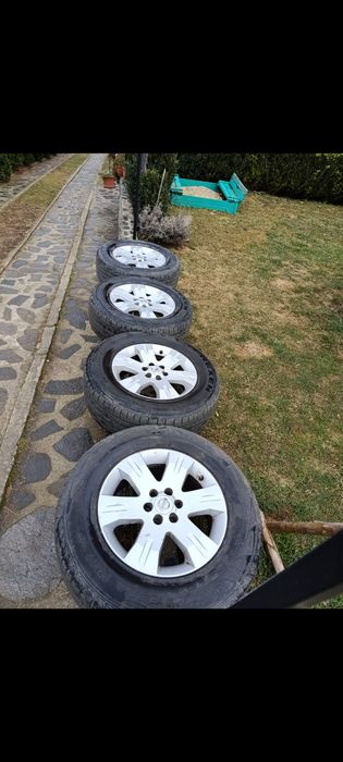 Джанти с гуми Нисан 16 цола
