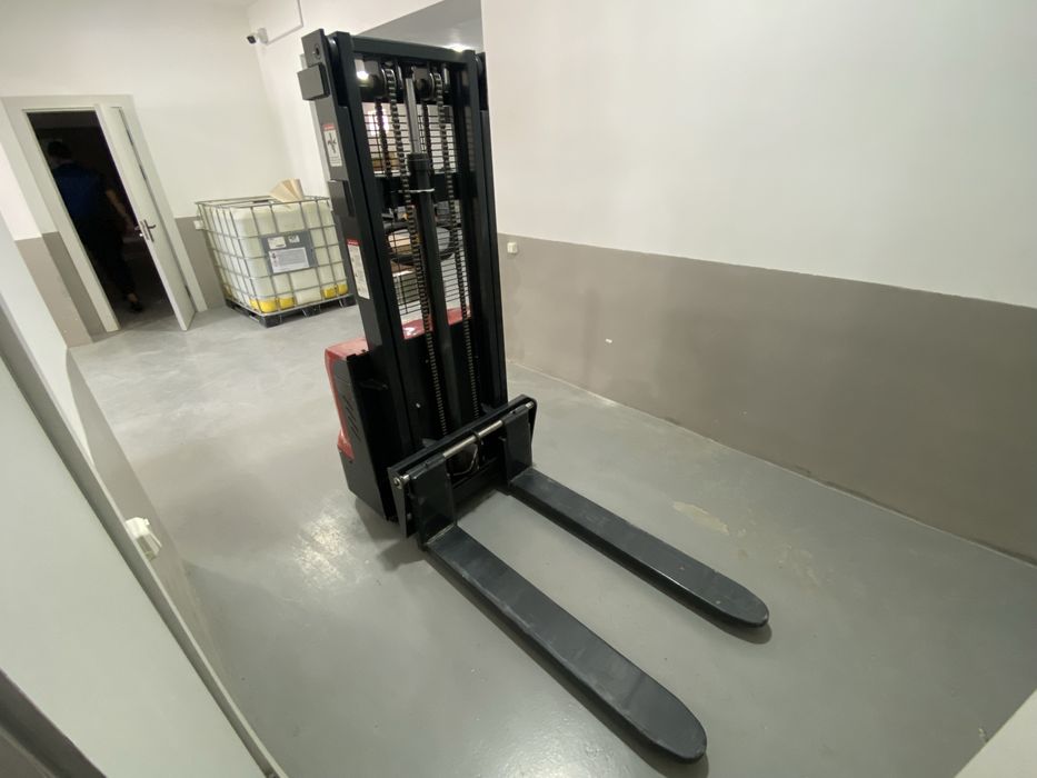 Electric Stacker Truck (электрический штабелер). Модель: CDD20 25
